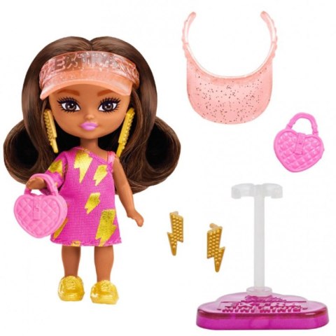 Lalka Barbie Extra Mini Minis brunetka czapka z daszkiem Mattel